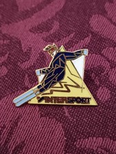 Pin's Pins Pin Enamel 18 Magasins Hypermarché Sport SKIEUR    "INTERSPORT" 
