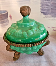 BONBONNIERE EN OPALINE VERTE DECOR COQUILLES ST JACQUES  PORTIEUX VALLERYSTHAL ?