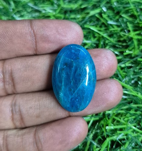 Cabochon naturel bleu fluo