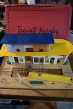 Gare en bois pour train electrique HORNBY MECCANO chartres concarneau