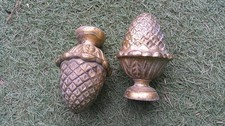 2 boules d'escalier /lit  pomme de pin  laiton années80,  H 10,5cm, diam 7,5cm