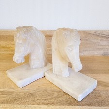 Serre-livres tête de cheval en albâtre 