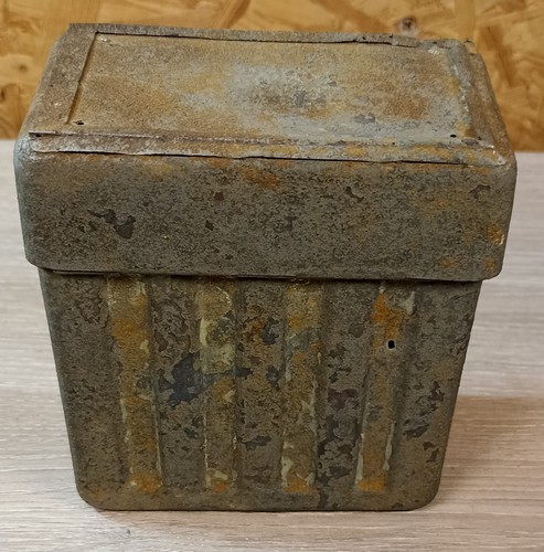 Boîte métallique médicale