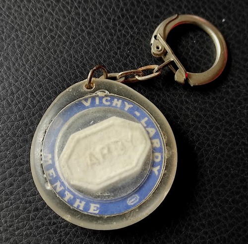 Antique keychain gingham - antique, gingham-