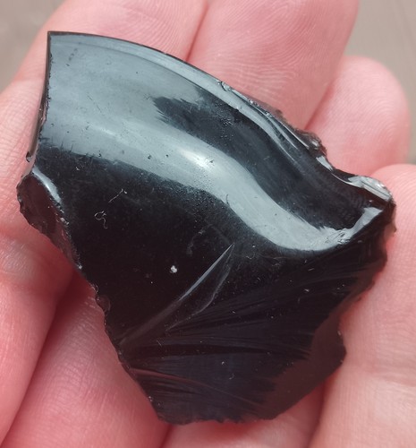 14.44gr 44x31x13mm obsidienne