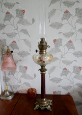 Ancienne lampe à pétrole BRONZE colonne marbre rouge toupie émaillée fruits 80cm