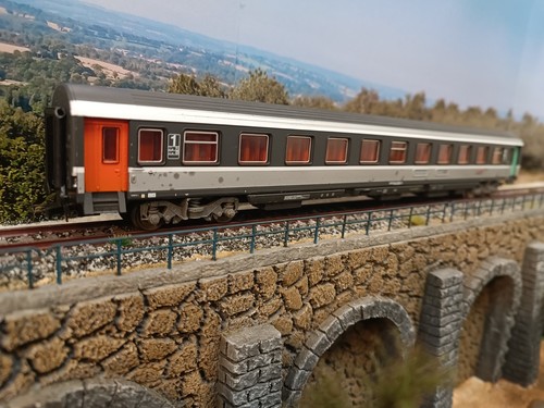 Voiture corail classe 2 - voiture,