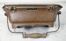 Ancienne chaufferette à braises en fonte poignée bois