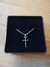 pendentif petite croix ancienne avec sa chaine en argent, antique silver