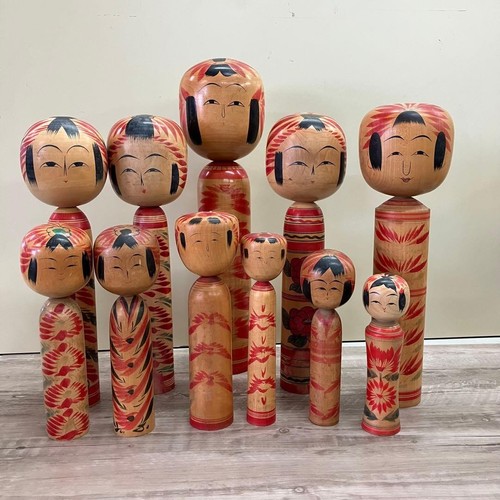 Lot figurines en bois - 13,