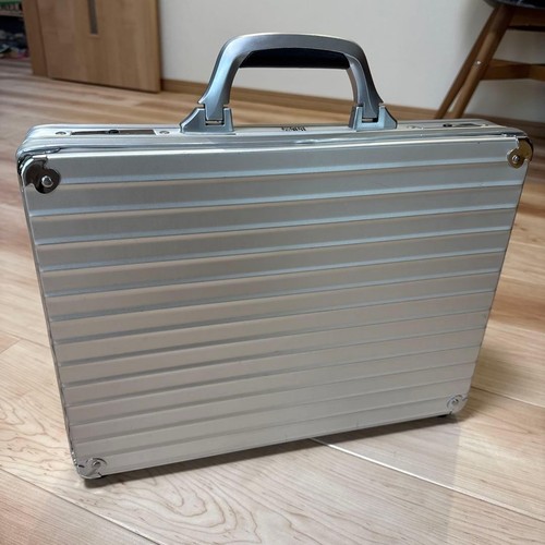 Mallette argentée rimowa - mallette,