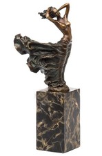 Statue en bronze dans le style