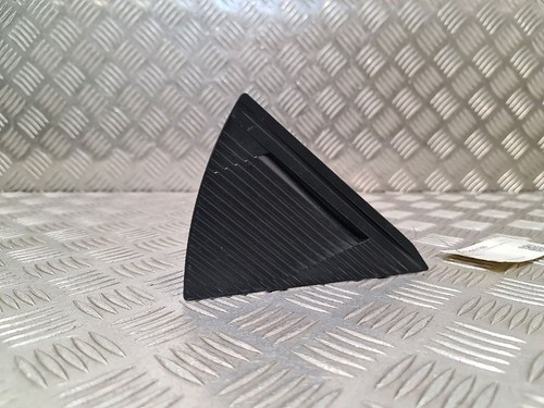 Enjoliveur triangle noir - , "sur