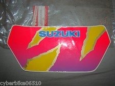 SUZUKI  TS 200 -  EMBLEME STICKER D ORIGINE NEUF !!!  ref 68725-03D70-N52