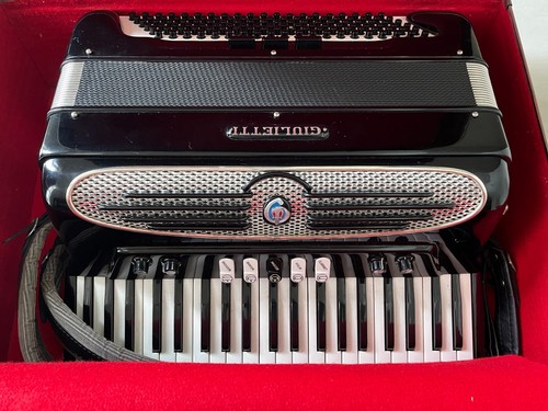 Giulietti piano accordion - piano,