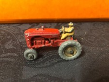 miniature tracteur rouge