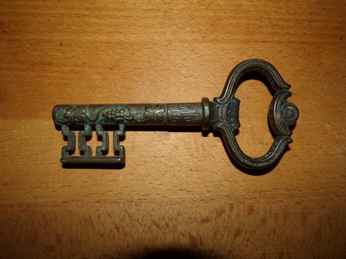 Tire bouchon forme clé - tire,