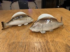 Lot de 2 Poissons Décoratifs Vintage en Céramique / longueur 18 cm