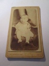 PHOTO CDV - Bebe Assis sur un