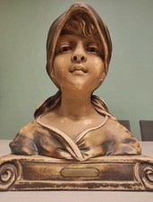 Buste La Jeune Fille Au Village