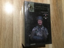 MAQUETTE FIGURINE. YOUNG