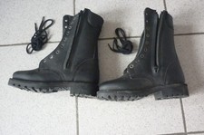 PAIRE DE RANGERS COMME NEUVE / POINTURE 39