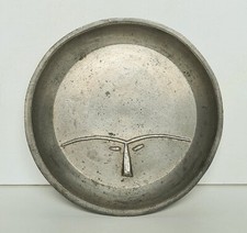 Coupelle en étain Scandinave Le Medicis J. SOMM stylisé visage en relief 1970