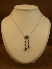 Collier pendentif négligé