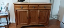 Buffet pin massif trois portes trois tiroirs