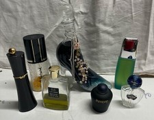 Lot de flacons et une chaussure pour bain moussant pas ouverte