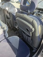 siége avant droit pour