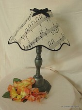 ABAT-JOUR FESTONNE   "Notes de