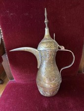 La cafetière du silence-     ancienne cafetière en laiton gravé