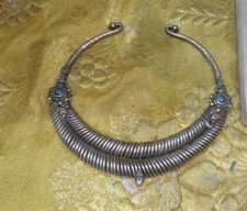 ancien gros collier torque ethnique oriental torsades a cabochons