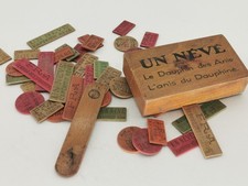 JETONS DE JEU EN BOIS DANS