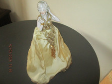 ANCIENNE DEMI FIGURINE POUPEE