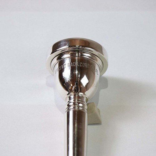 Embouchure trombone à - de,