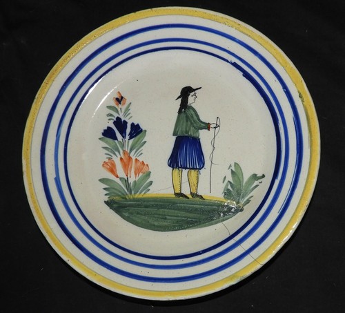 Assiette ancienne - , (signée)