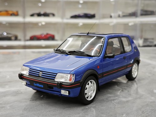 Otto peugeot 205 - 1:18,