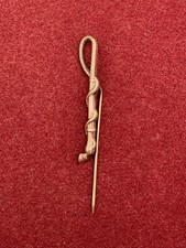 Epingle à revers ou cravate