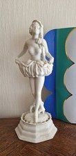 Belle Figurine statue