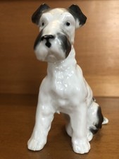 Miniature Biscuit peint en Porcelaine allemande Schnauzer ou Fox  Numéro 7775