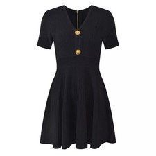 Robe Courte Noire Élégante