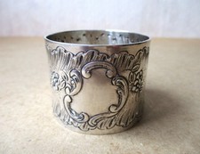 Ancien beau rond de serviette