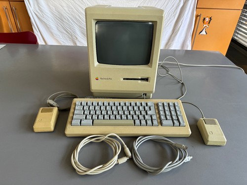 Macintosh plus 1990 - plus,