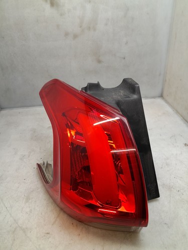 Feu arriere gauche peugeot - arriere,