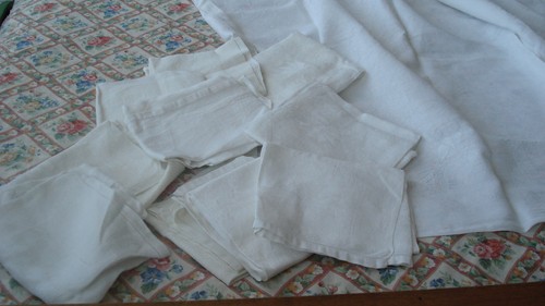 Belle nappe ancienne neuve