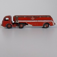 Dinky  toys tracteur Panhard