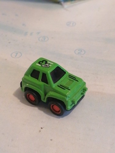 Voiture miniature verte - voiture,