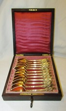 12 PETITES CUILLERES EN